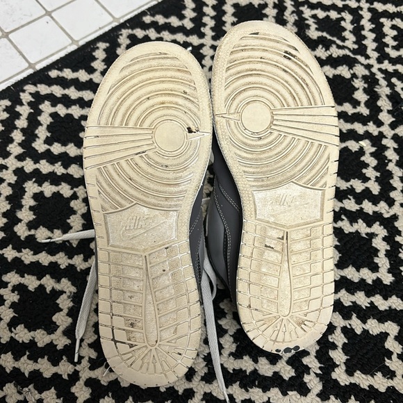 Vintage grey Nike Jordans🩶 - Picture 3 of 5